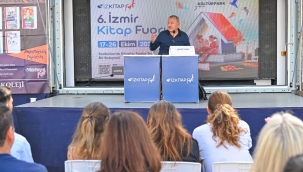 İZKİTAP'ta edebiyat şöleni sürüyor