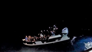 İzmir açıklarında 33 düzensiz göçmen kurtarıldı, 50 göçmen yakalandı