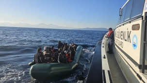 İzmir açıklarında peş peşe göçmen yakalama ve kurtarma operasyonları