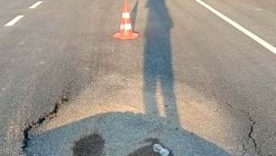 İzmir Büyükşehir'in Helvacı asfaltı 11 günde çöktü