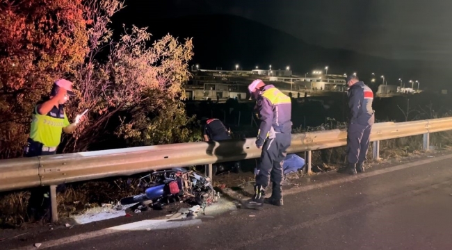 İzmir'de pikap ile elektrikli bisikletin çarpıştığı kazada 2 kişi öldü