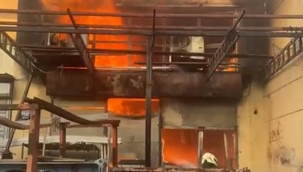 İzmir İtfaiyesi, Bornova'daki iş yeri yangınını kontrol altına aldı