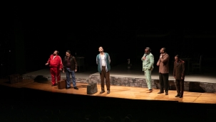 İzmir Şehir Tiyatroları sezonu yeni sahnesinde açtı