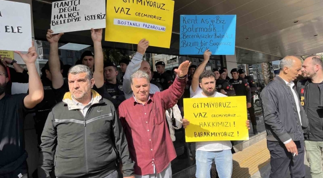 Pazarcı esnafından Karşıyaka'da oturma eylemi