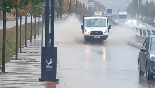 Sağanak Yağış Aliağa'da Etkili Oldu