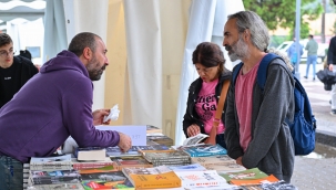 Tahsin Hasoğlu'ndan İZKİTAP'ta kahkaha dolu gece