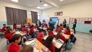 "Ümidimiz Gençliktedir" Projesiyle Polislerden Kitap Okuma Etkinliği