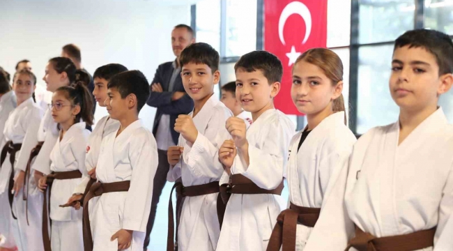Aliağa Belediyesi Karate Kursu'nda 75 sporcu yeni kuşağına kavuştu