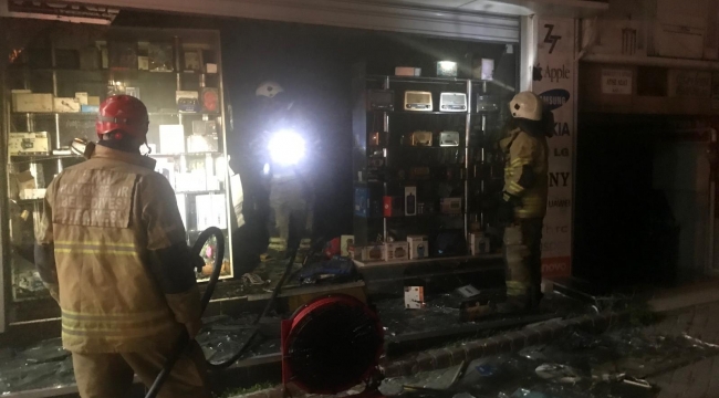 Aliağa'da İş Yerinde Yangın: Maddi Hasar Meydana Geldi