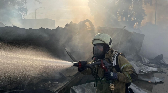 Bayraklı'daki yangın, itfaiyenin müdahalesiyle dakikalar içinde kontrol altına alındı