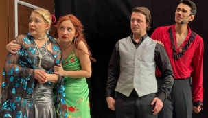 Efsane müzikal 'Hisseli Harikalar Kumpanyası'na İzmir'de yoğun ilgi