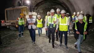 İzmir'de bir mahalle tünel kazısı yüzünden diken üstünde