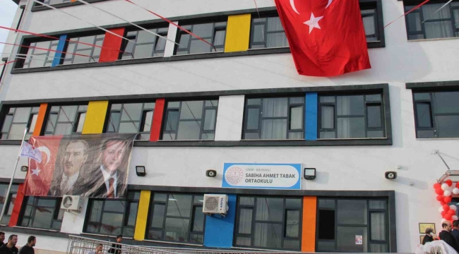 İzmir'de depremde hasar görünce yeniden yapılan 4 okulun açılışı gerçekleştirildi