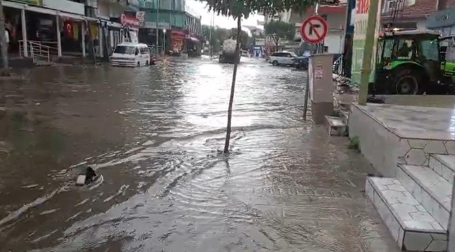 İzmir'in kuzey ilçelerinde kuvvetli sağanak yağış