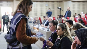 Menemen, kadına şiddete karşı tek ses oldu