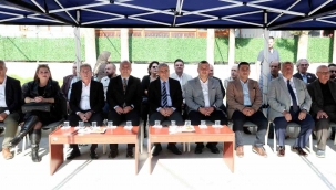 Minik eller zeytinle buluştu