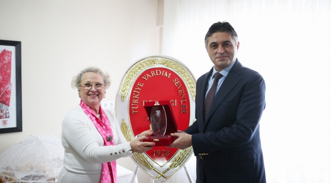 Aliağa Belediye Başkanı Serkan Acar'a Desteklerinden Dolayı Özel Şilt