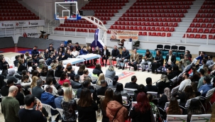 Aliağa Belediyesi Personelinden Başkan Serkan Acar'a Doğum Günü Sürprizi