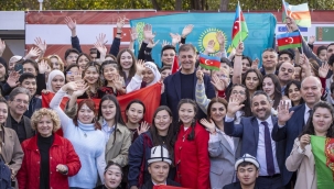 Başkan Tugay Dünya Türk Dili Ailesi Günü'nü öğrencilerle birlikte kutladı