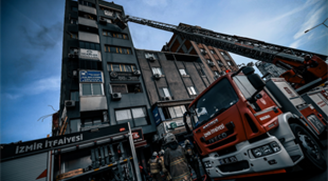 Bornova'da iş hanında çıkan yangında 12 kişi kurtarıldı