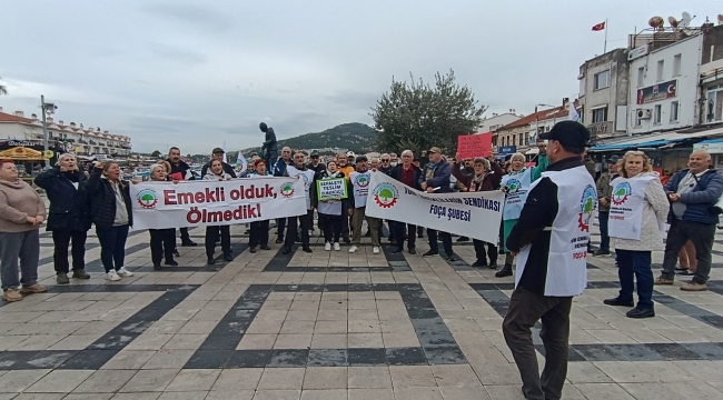 Emekliler Foça Meydanından Haykırdı:"Yoksulluğa Ve Açlığa Mahkum Olmayacağız"
