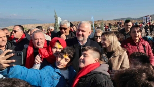 Menemen Belediyesi, 'yeni doğan bebekler' için binlerce fidan dikti