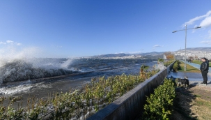 Fırtına duvarı Kordon'u böyle korudu