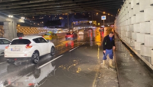 İzmir'de ekipler gece boyunca sahada