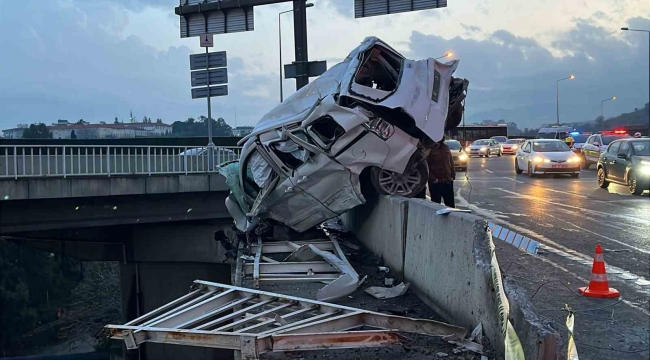 İzmir'de freni boşalan kamyon dehşet saçtı: 3 yaralı