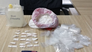 İzmir'de kafede yılanla gezdi, 12 bin lira ceza yedi