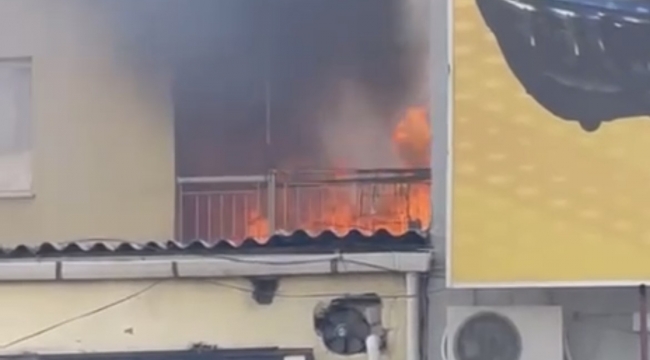 İzmir'de yangında ev alevlere teslim oldu