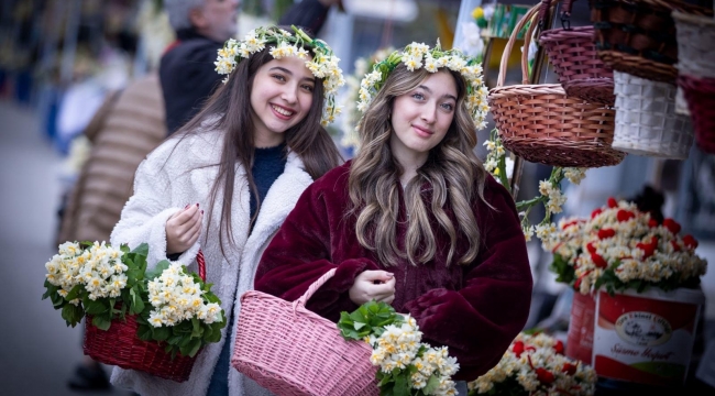 Karaburun'da mis kokulu nergis festivali