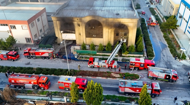 Menderes'te fabrika yangını kısa sürede kontrol altına alındı