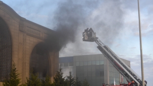 Menderes'te fabrika yangını kısa sürede kontrol altına alındı