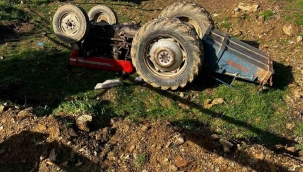 Şarampole devrilen traktör sürücüsü hayatını kaybetti