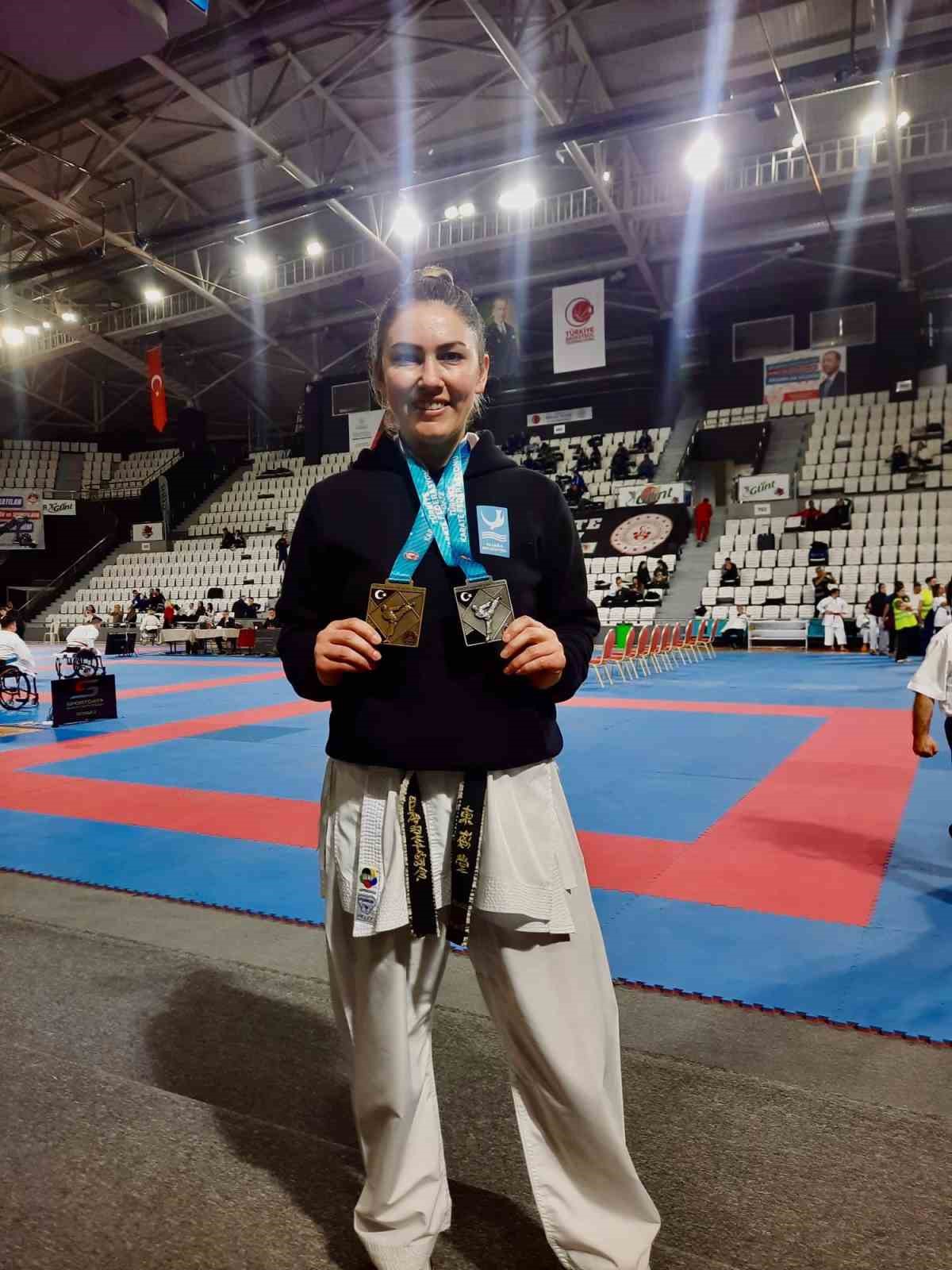 Aliağa Belediyesi Karate Antrenörü Nezahat Ayhan Türkiye şampiyonu oldu