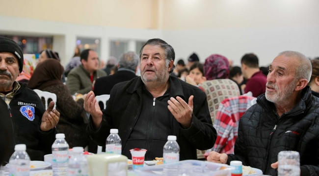 Aliağa'da İlk Toplu İftar Yapıldı