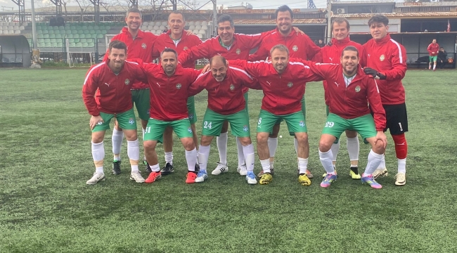 Aliağa Masterler liderliği garantiledi