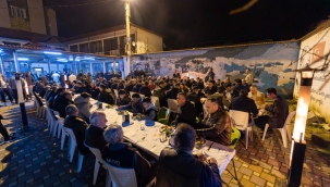 Başkan Tugay Kemalpaşalılarla sahur sofrasında buluştu