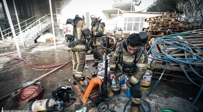 Bornova'daki fabrika yangını söndürüldü