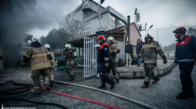 Bornova'daki fabrika yangını söndürüldü