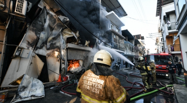 Buca'da iş yeri yangını panik yarattı