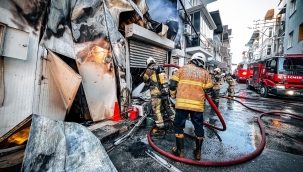 Buca'da iş yeri yangını panik yarattı