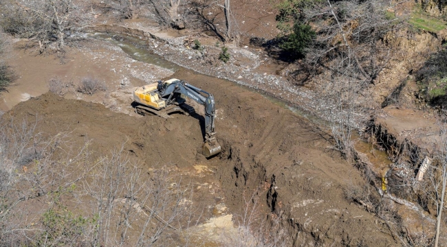 Çöken yolda çalışmalar başladı