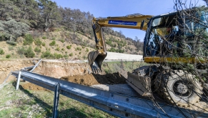 Çöken yolda çalışmalar başladı