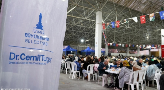 İzmir Büyükşehir Belediyesi ilk iftar sofrasını Gaziemir'de kurdu