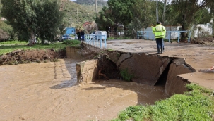 İzmir Büyükşehir Belediyesi'nin yağış seferberliği sürüyor