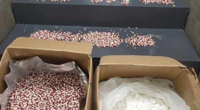 İzmir'de 104 bin adet uyuşturucu hap ele geçirildi