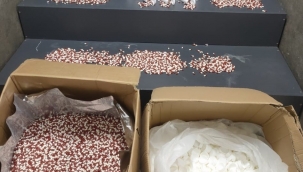 İzmir'de 104 bin adet uyuşturucu hap ele geçirildi