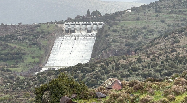 İzmir'de aşırı yağışlar sonrası barajlardan kontrollü su bırakılıyor